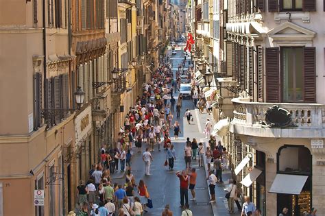 via dei condotti.